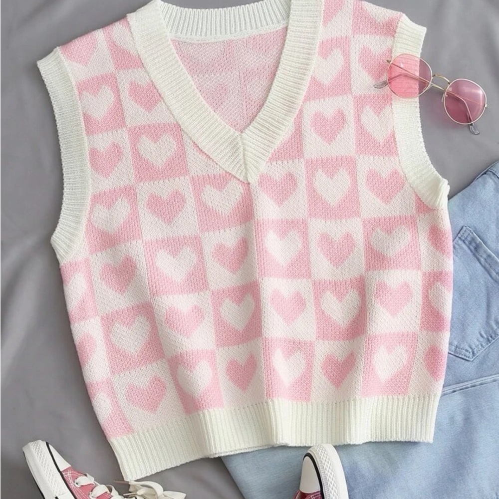 Heart & Checker Pattern
Sweater Vest